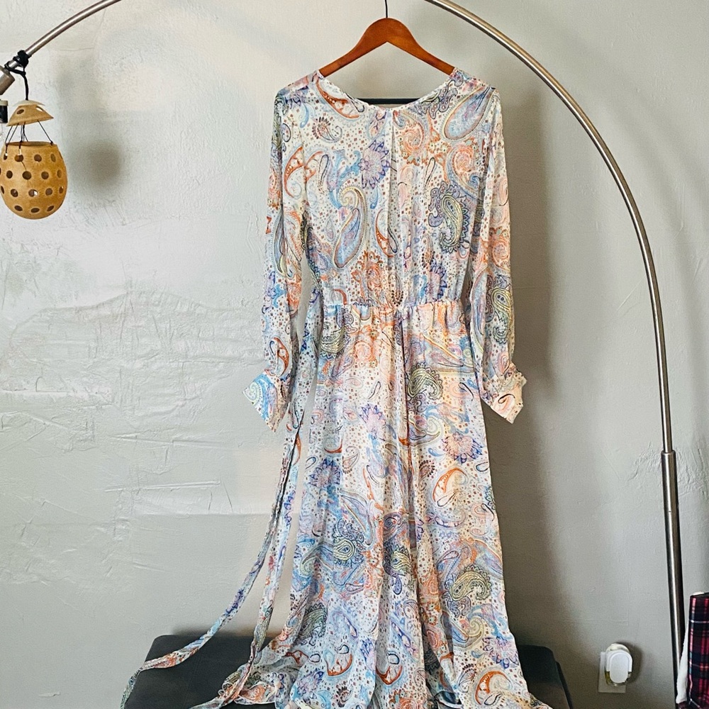 Long, chic dress by SPY ZONE EXCHANGE
0034 - Picture 2 of 5